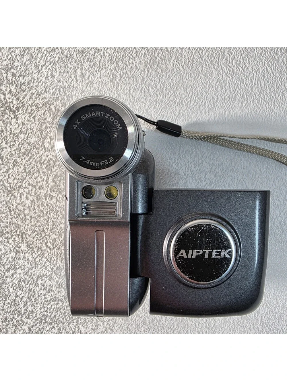 AIPTEK DZO-V5T Digital Camera Video Recorder 4x Smartzoom 7.4mm F3.2